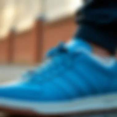 Close-up of the Adidas Forum Low Mavi emphasizing its vibrant blue color and unique features