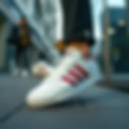 Elegant design showcasing the Adidas Forum Low Mavi in a stylish urban setting